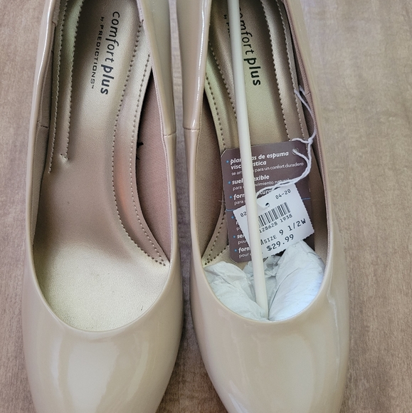 Comfort plus by Predictions heeled dress shoe